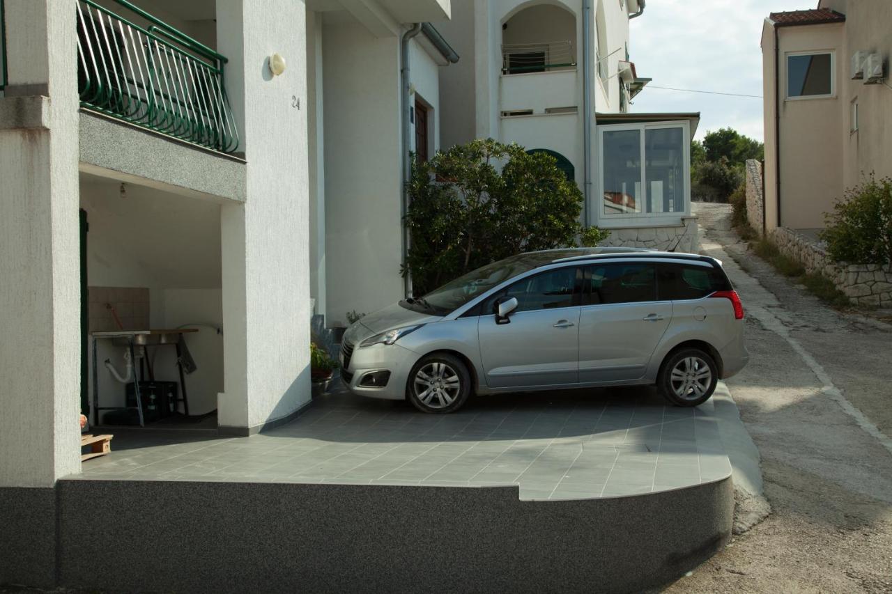 Apartments By The Sea Bilo, Primosten - 4191 外观 照片
