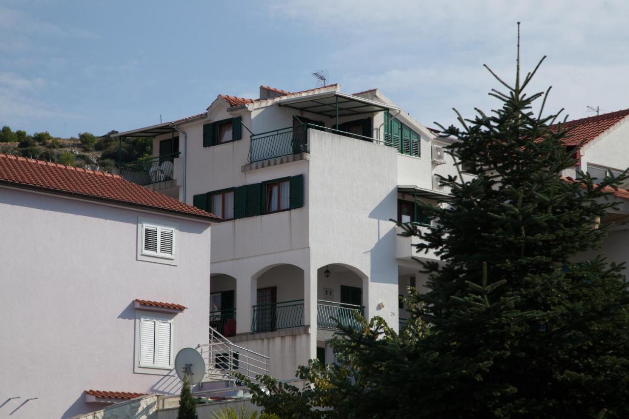 Apartments By The Sea Bilo, Primosten - 4191 外观 照片