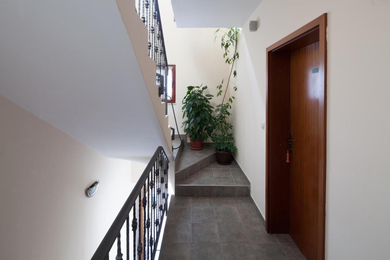 Apartments By The Sea Bilo, Primosten - 4191 外观 照片