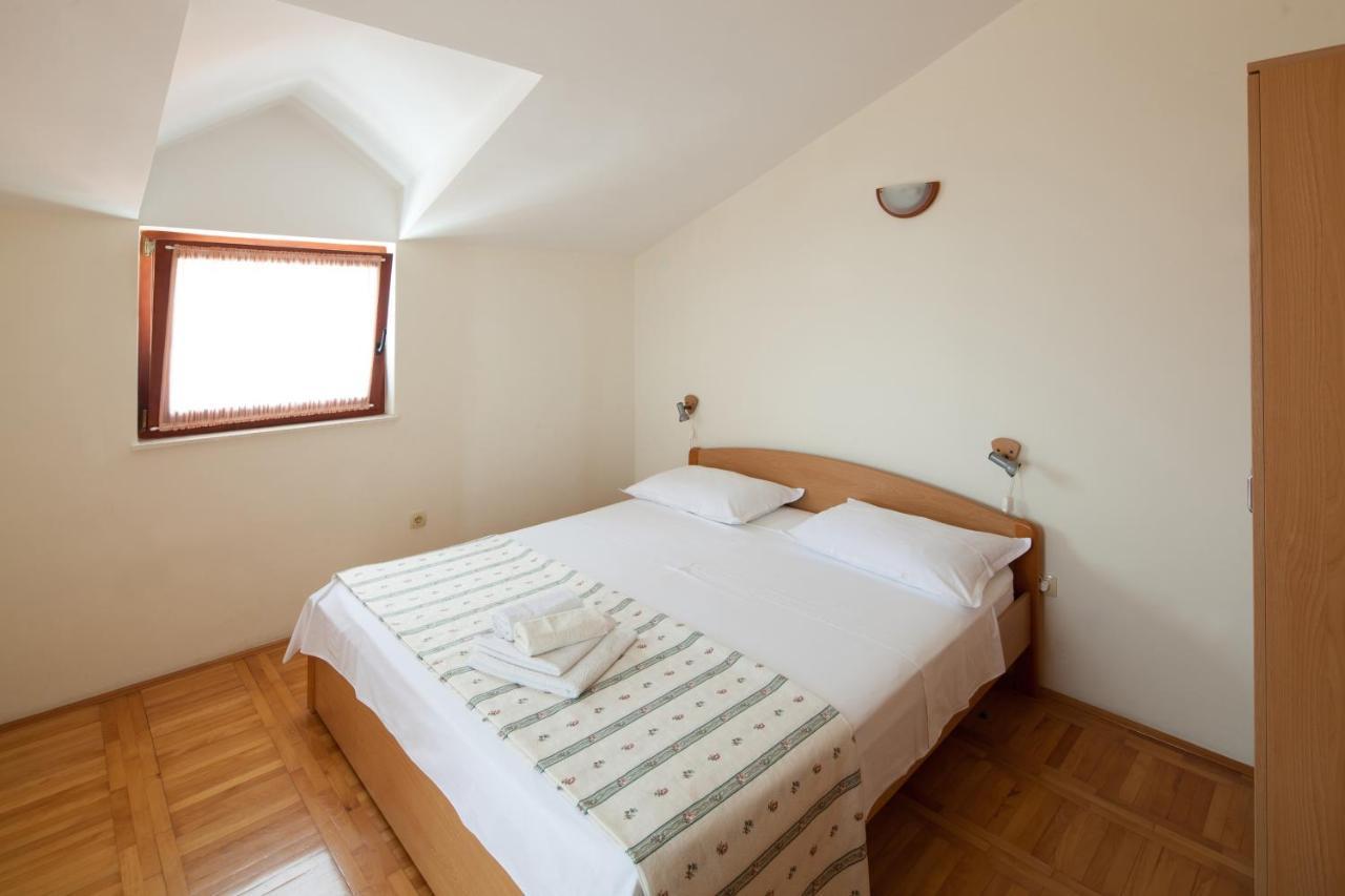 Apartments By The Sea Bilo, Primosten - 4191 外观 照片
