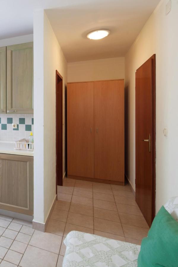 Apartments By The Sea Bilo, Primosten - 4191 外观 照片