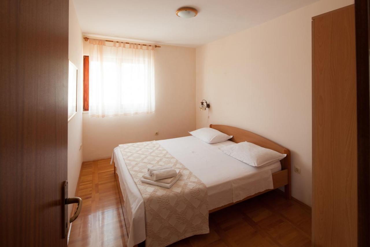 Apartments By The Sea Bilo, Primosten - 4191 外观 照片