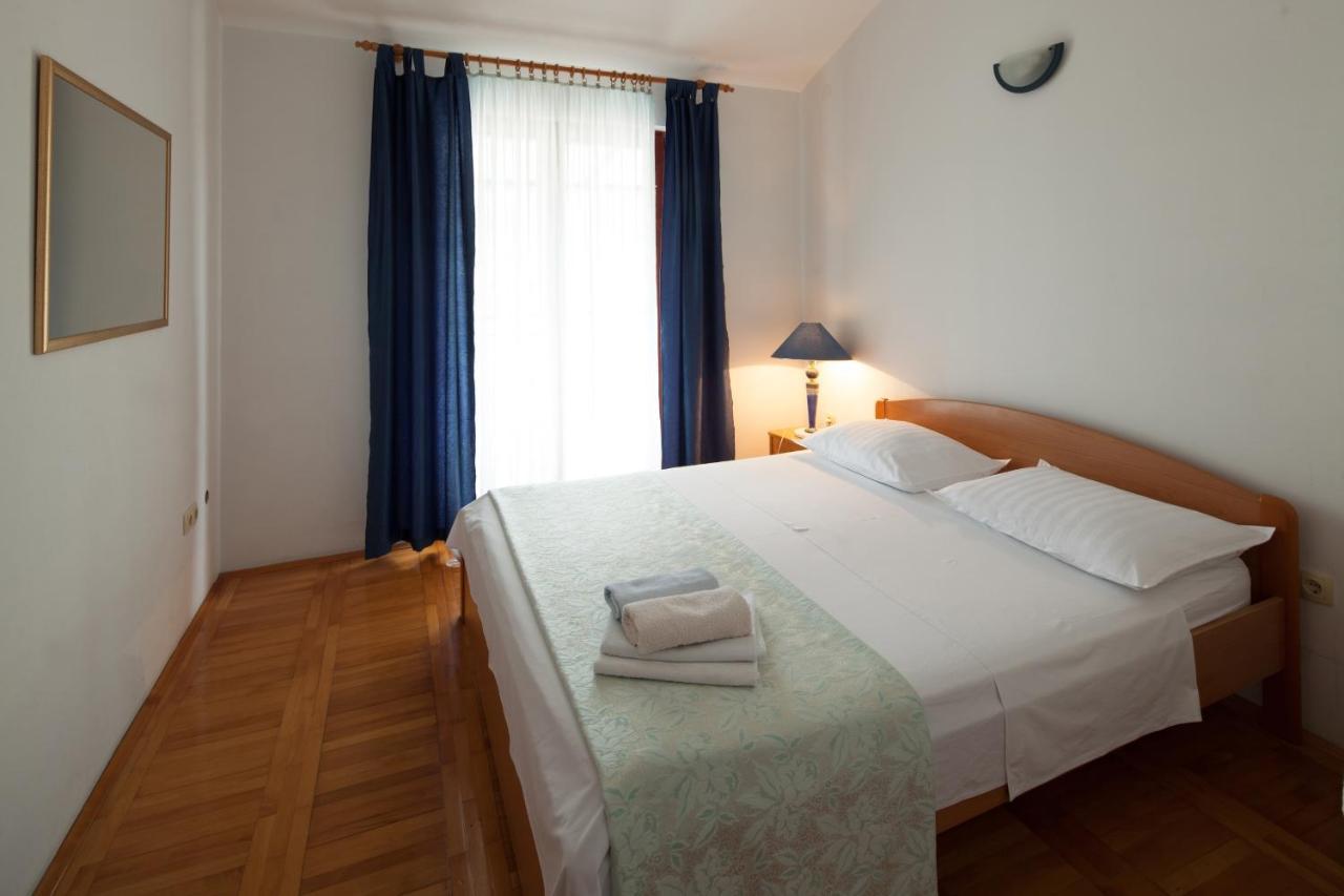 Apartments By The Sea Bilo, Primosten - 4191 外观 照片