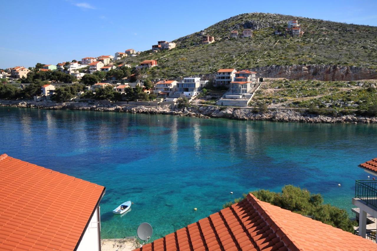 Apartments By The Sea Bilo, Primosten - 4191 外观 照片