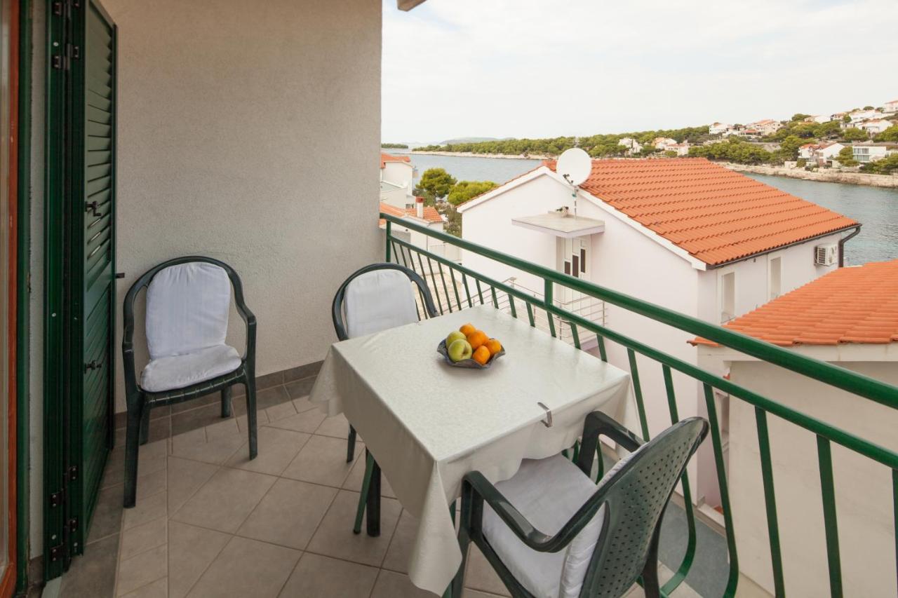 Apartments By The Sea Bilo, Primosten - 4191 外观 照片