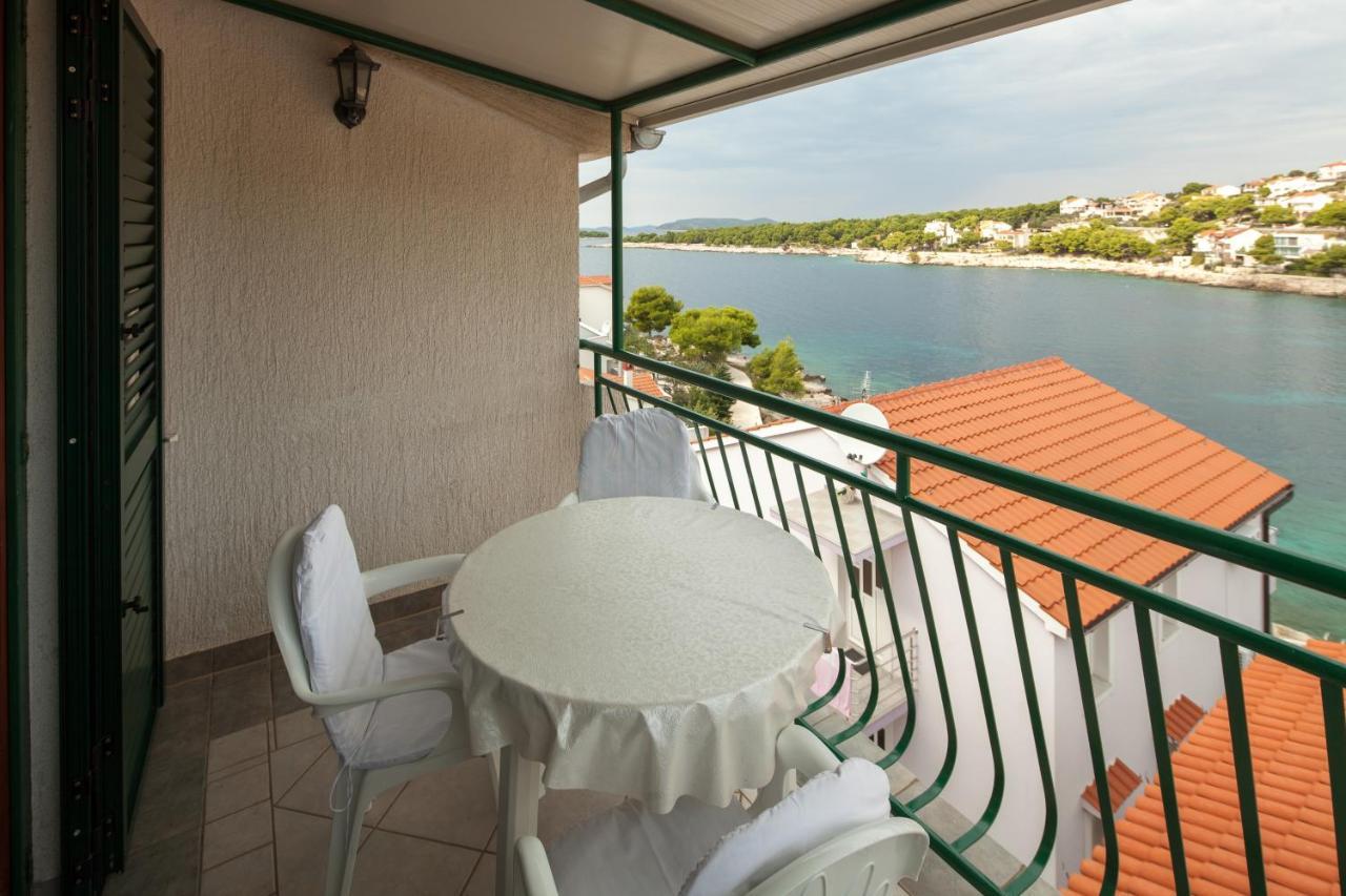 Apartments By The Sea Bilo, Primosten - 4191 外观 照片